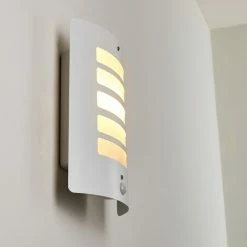 Hofstein Alslev Au&szlig;enwandleuchte Wei&szlig;, 1-flammig, Bewegungsmelder -Außenleuchten Verkäufe alslev aussenwandleuchte h3293034 do1 2