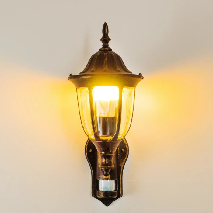 Hofstein Außenwandleuchte Ribadeo Schwarz-Gold, 1-flammig, Bewegungsmelder 6 Hofstein Außenwandleuchte Ribadeo Schwarz-Gold, 1-flammig, Bewegungsmelder – Bild 6