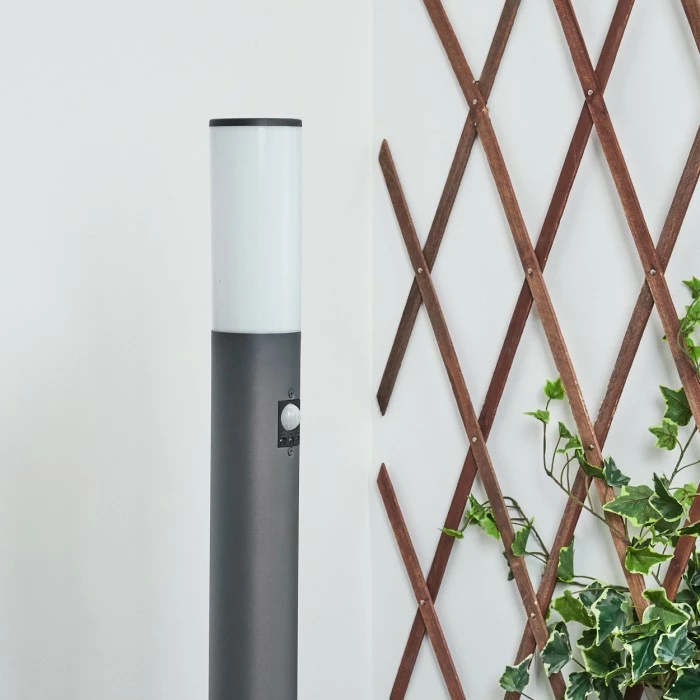 Hofstein Caserta Wegeleuchte Anthrazit, 1-flammig, Bewegungsmelder 2 Hofstein Caserta Wegeleuchte Anthrazit, 1-flammig, Bewegungsmelder – Bild 2