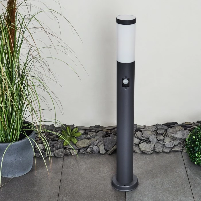 Hofstein Gaborone Wegeleuchte Anthrazit, 1-flammig, Bewegungsmelder 2 Hofstein Gaborone Wegeleuchte Anthrazit, 1-flammig, Bewegungsmelder – Bild 2